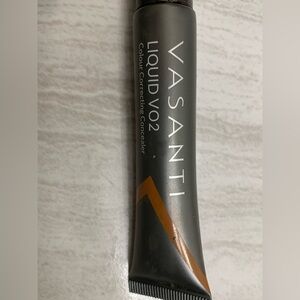 Liquid VO2 Concealer